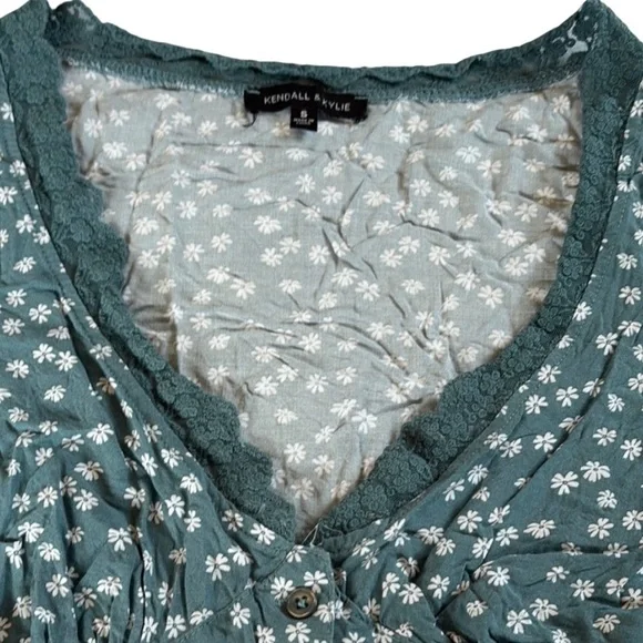 Kendall & Kylie White and Green Tie Front Crop Blouse - Picture 6 of 6